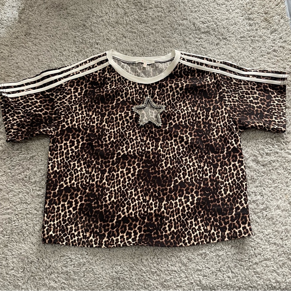 Pastel Oversized Cheetah T-shirt With Star Rhinestone Cutout